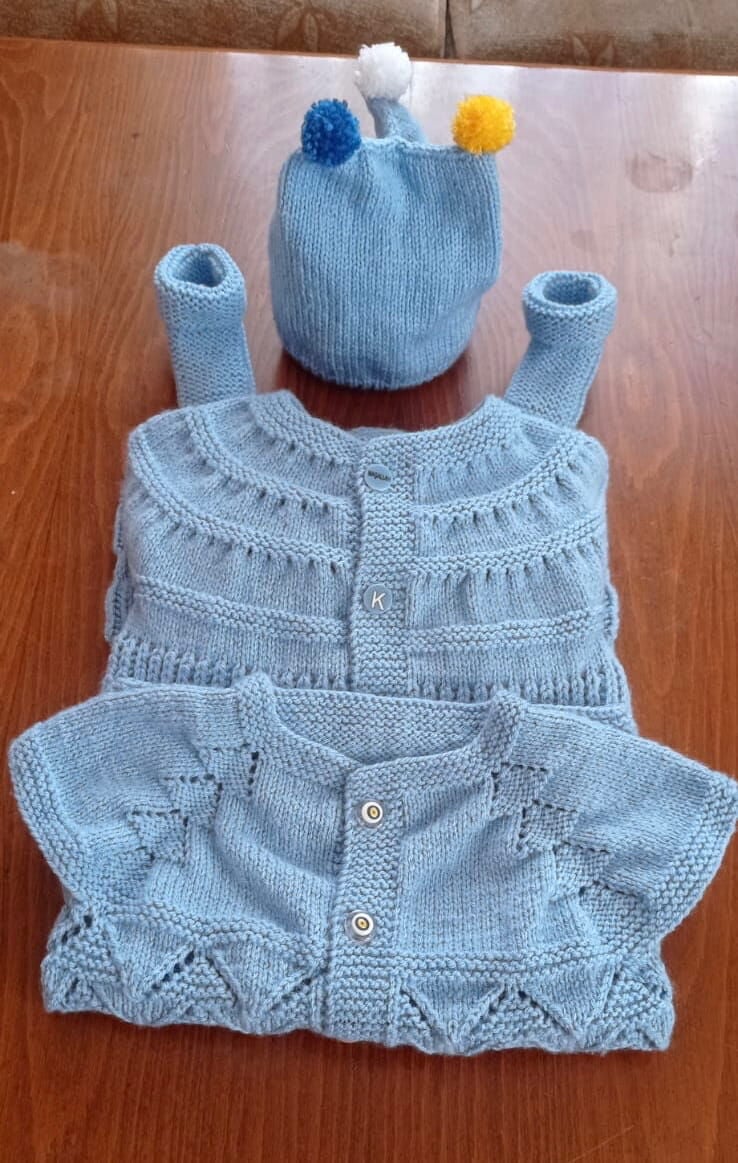 Örgü ceket yelek bere ve patik takımı