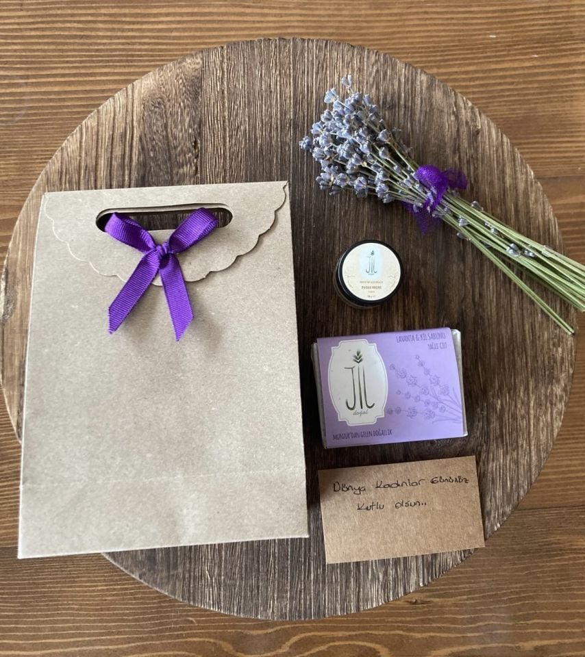 Jil Lavanta Sabunlu ve Dudak Kremli Hediye Paketi