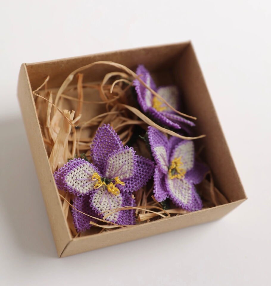 İğne Oyası Broş Renkli