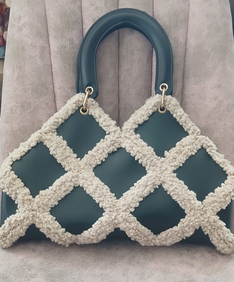 El Yapımı Deri Kare Motifll Şık Abiye Çanta 26