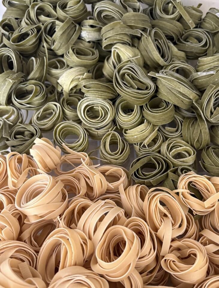 Doğal Sebzeli Ev Makarnası (Havuçlu-Zerdaçallı) 250 Gr